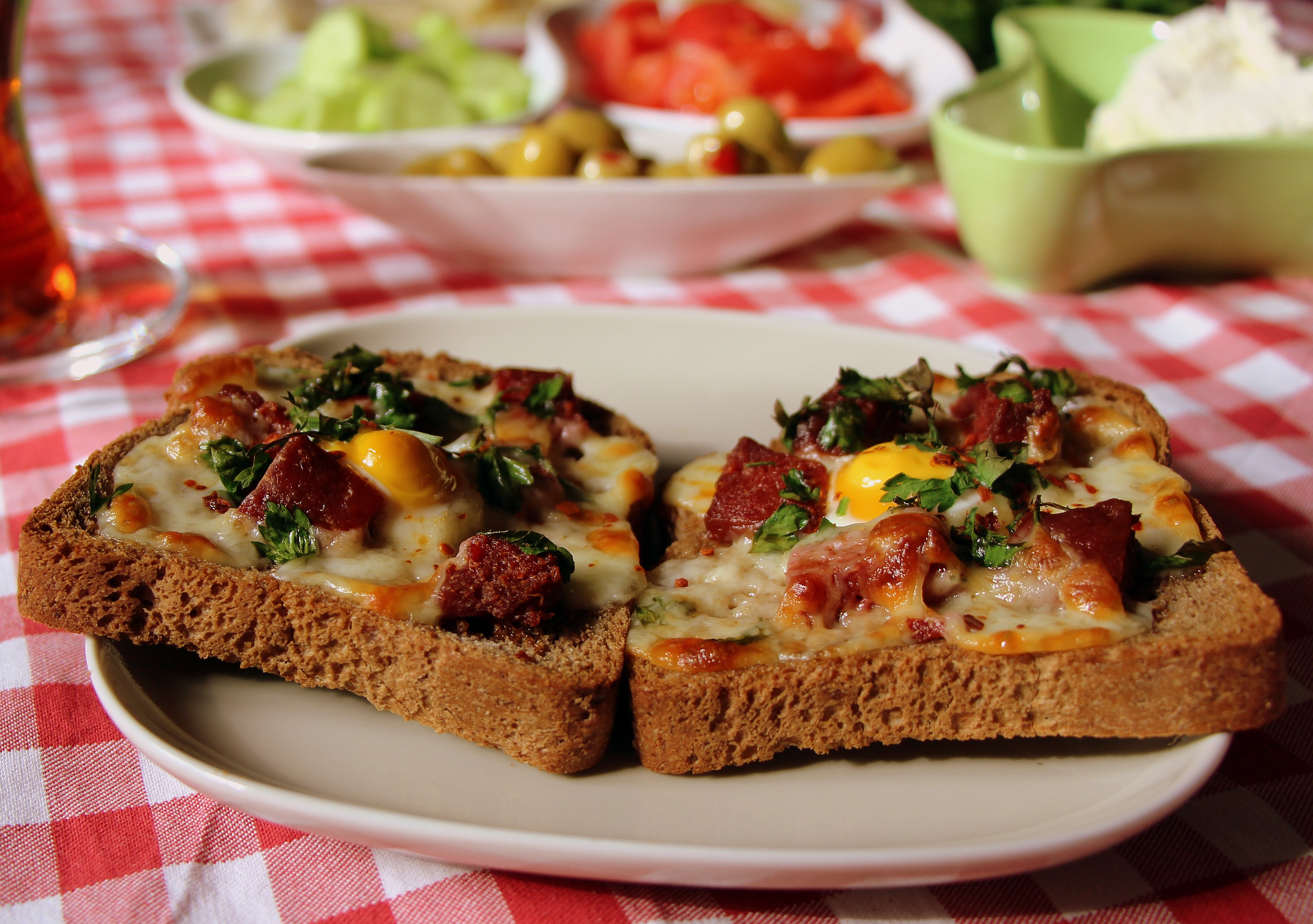 BAYAT EKMEK PİZZASI