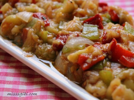 Köz Patlıcan Salatası Köz Patlıcan Salatası