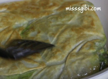 ıspanaklı gözleme pişiriliyor