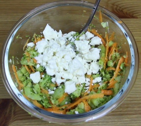 peynirli brokoli salatası