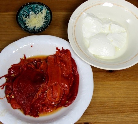 yoğurtlu kırmızı biber mezesi