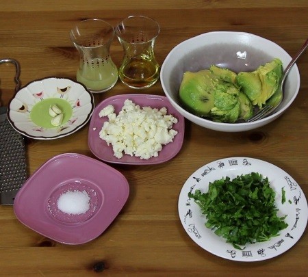 avokado salatası