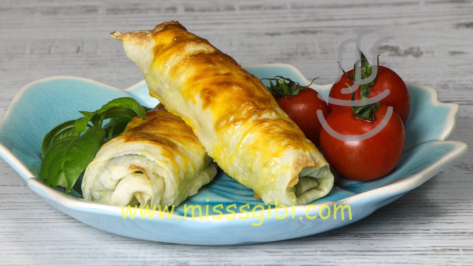 Ispanaklı Börek Tarifi - MisssGibi Yemek Tarifleri