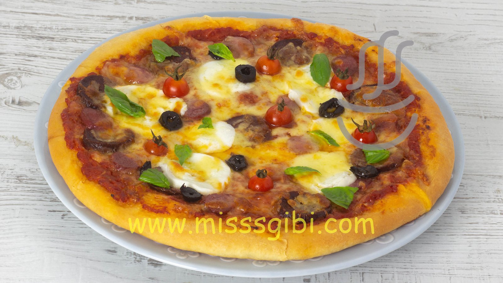 Karışık Pizza MisssGibi Yemek Tarifleri