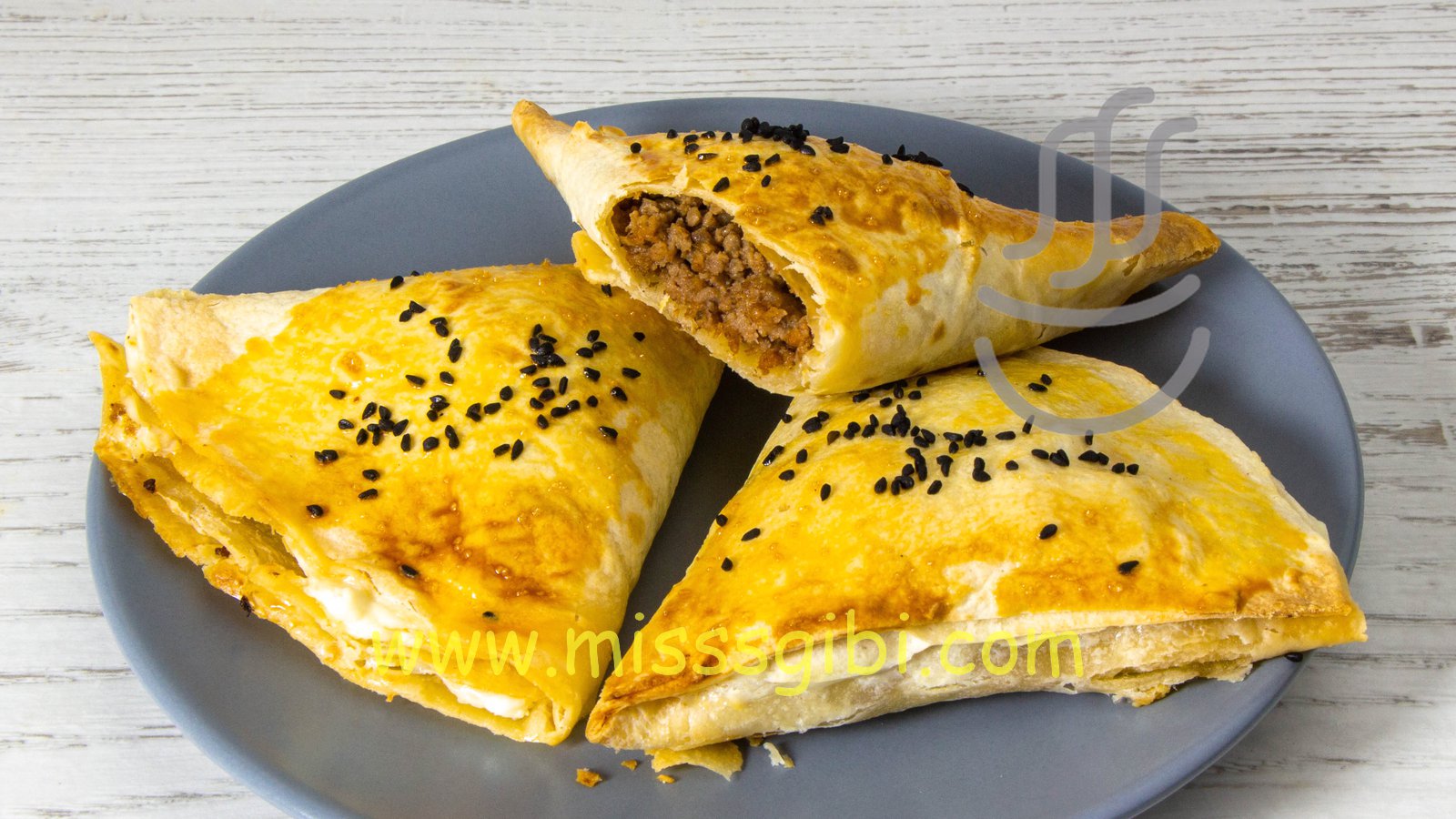 Lavaştan Kıymalı Börek